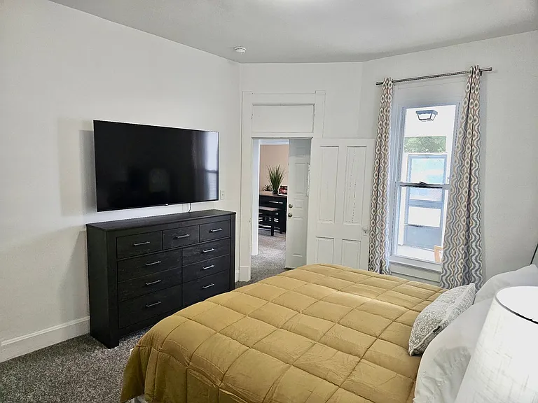 621 N Carver St — Photo 13