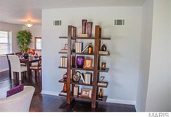 2nd image of 5561 Lindenwood Ave