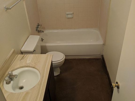 3rd image of 2135 N Treat Ave APT 01