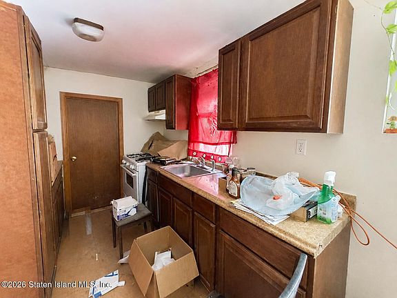 4th image of 12 Cherokee St