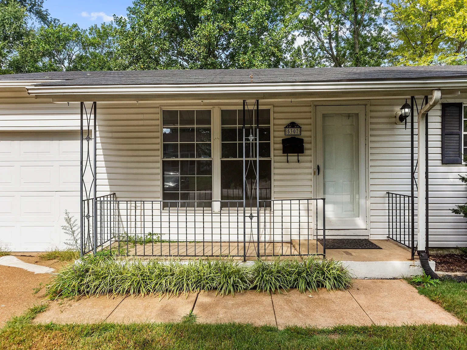 3 bed, 912 sqft, $1,675 — Photo 3
