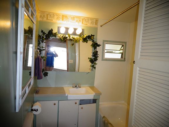 3rd image of 249 Jasper St Lot 55