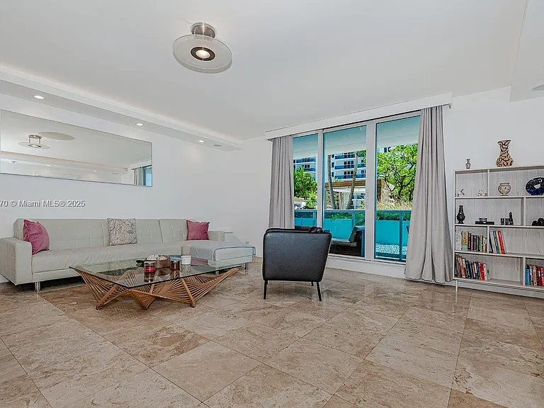 2301 Collins Ave #310 — Photo 4