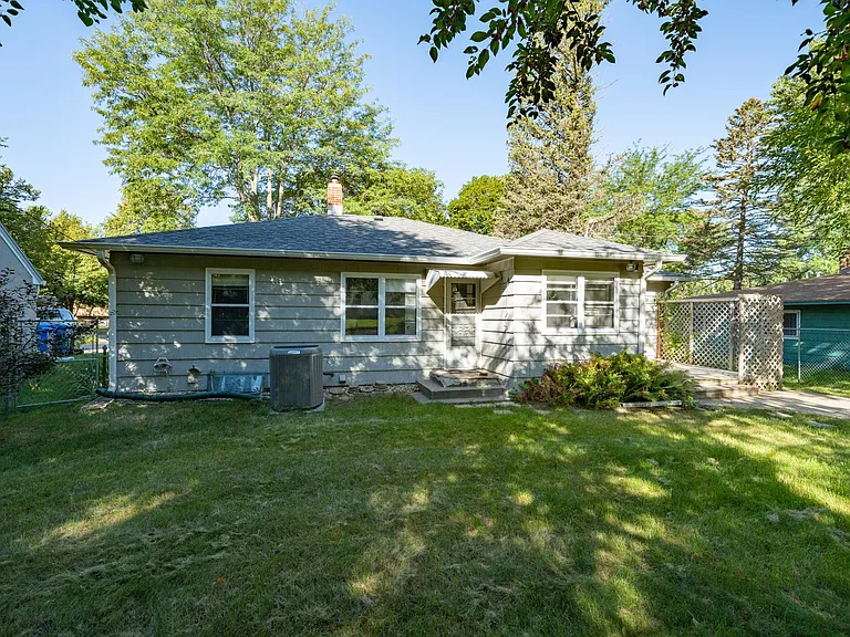 2424 S Center Ave — Photo 22