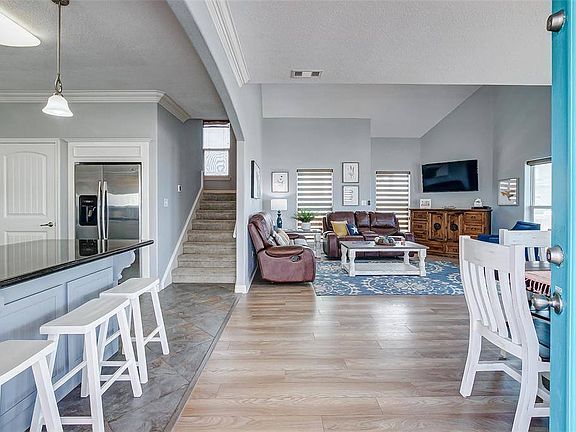 4th image of 2774 Gulfview Ln