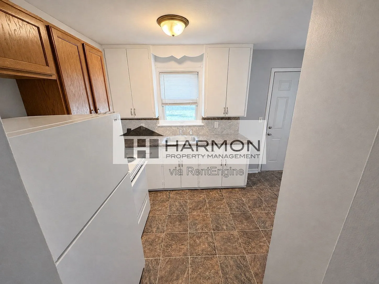 2 bed, 1.0 bath, 672 sqft, $850 — Photo 2