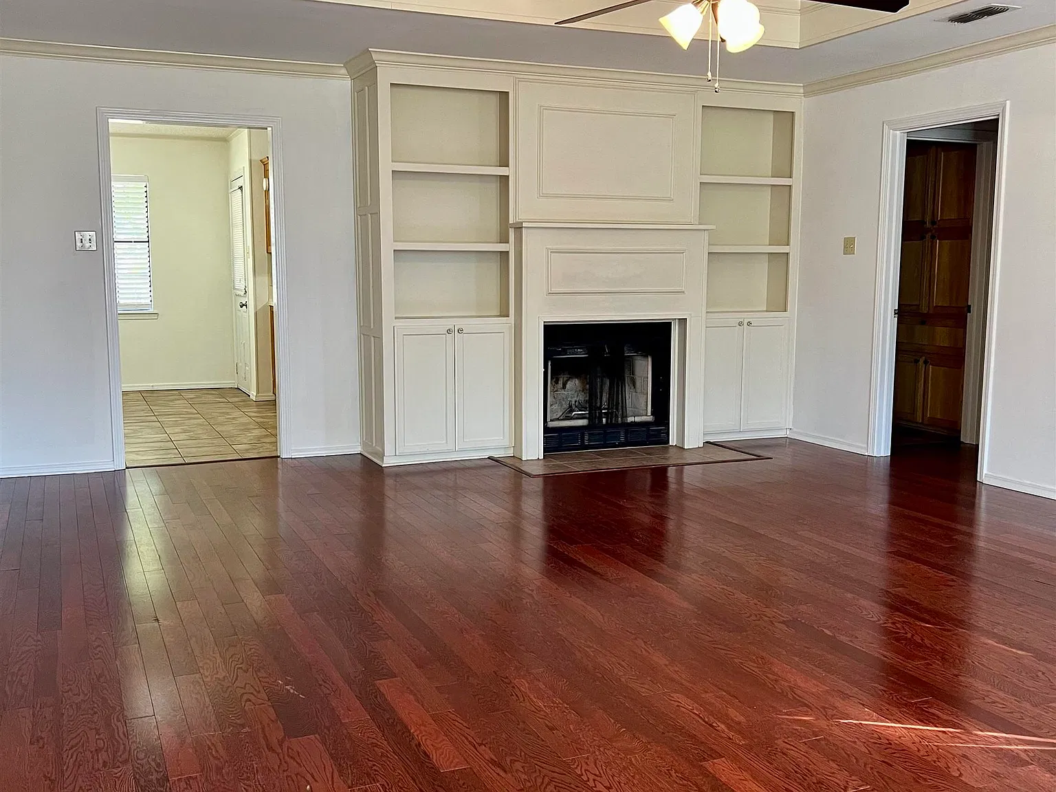 3 bed, 2.0 bath, 1800 sqft, $1,850 — Photo 3