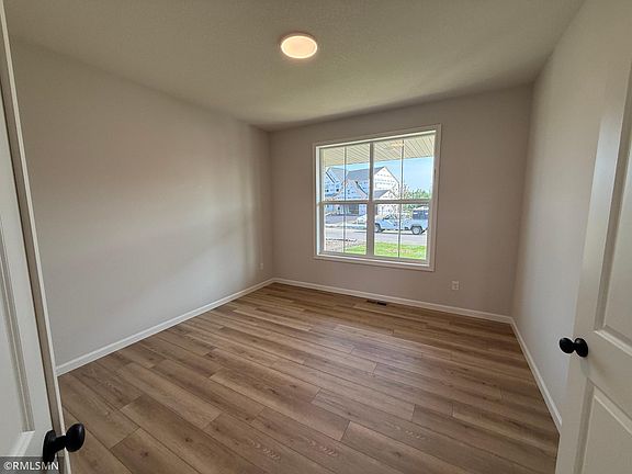 5th image of 1709 Meadows Dr NE