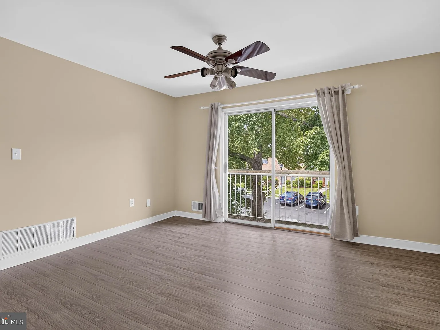2 bed, 1008 sqft, $2,300 — Photo 4