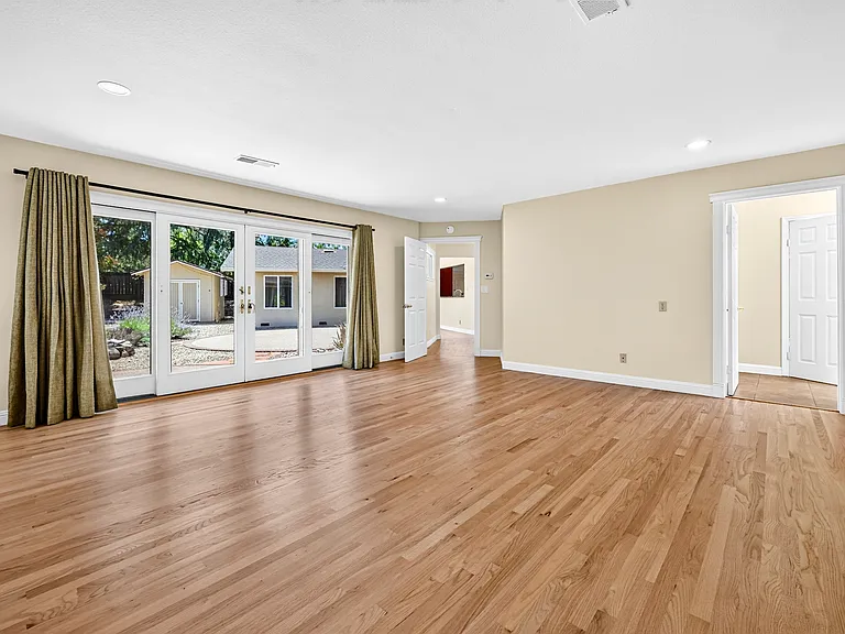 2628 Superior Dr — Photo 45