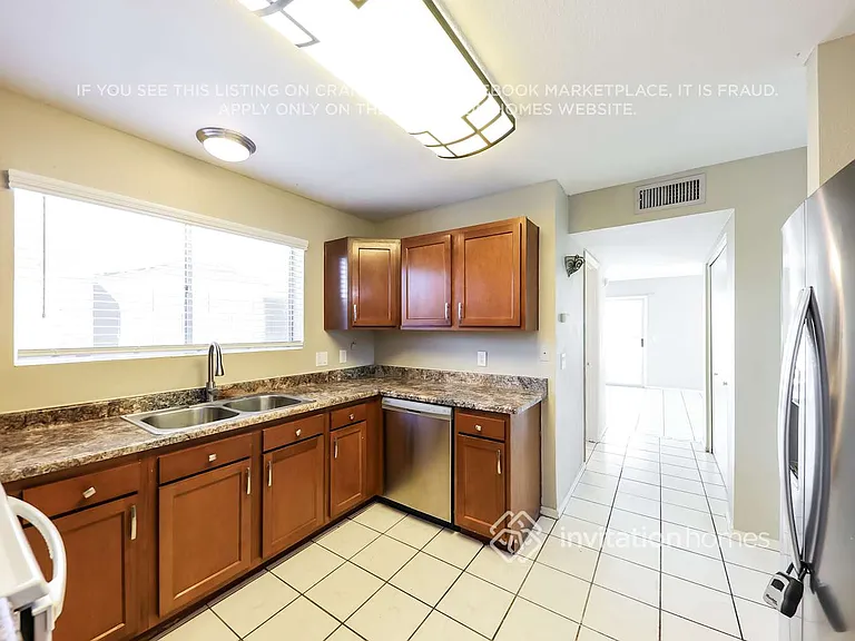 1014 E Marco Polo Rd — Photo 7