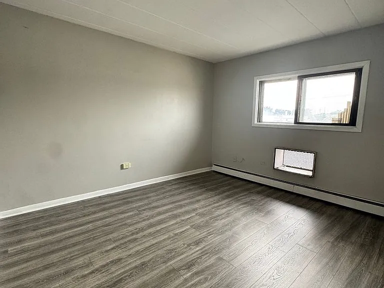 33rd Ave Apartments — Photo 11