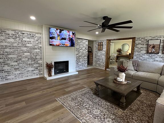4th image of 207 Danny Cir NE