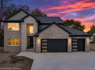 2828 S Livernois Rd, Rochester Hills, MI 48307