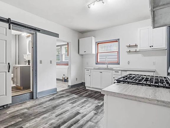 4th image of 497 Madison St