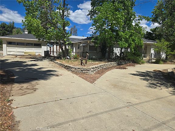 4th image of 13100 Banyan St