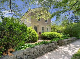 301 S 1st St, Geneva, IL