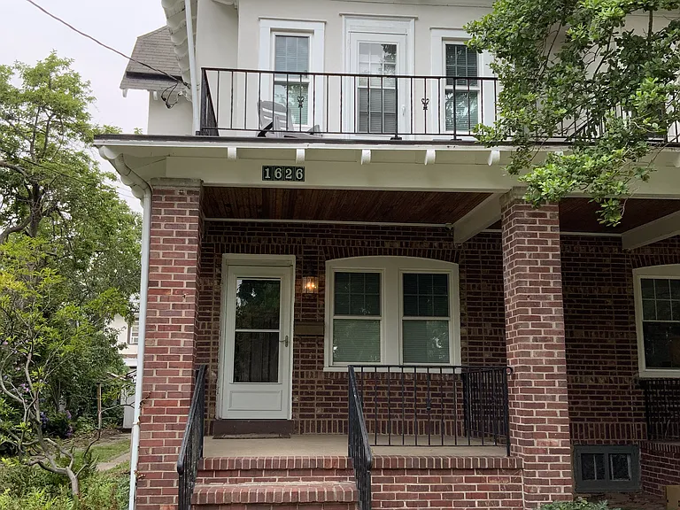 1626 Riverside Dr — Photo 2