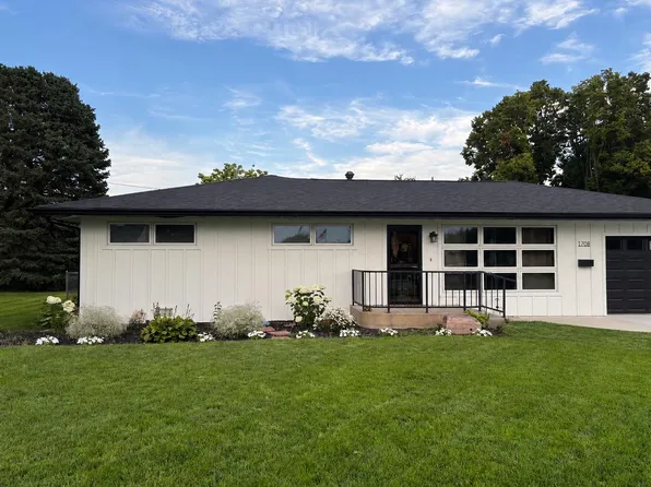 1708 Kiowa Ln, Cozad, NE 69130