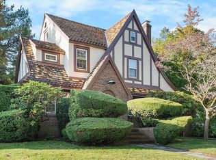 26 Hollywood Ct, Rockville Centre, NY