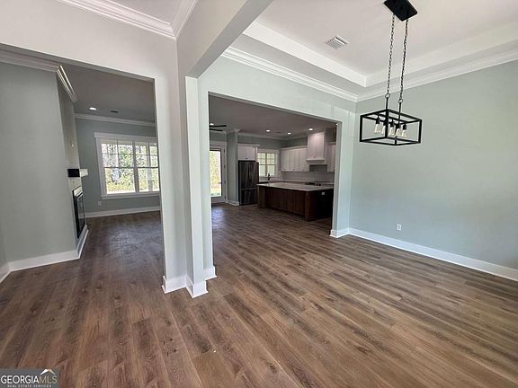 5th image of 143 Roxanne Way