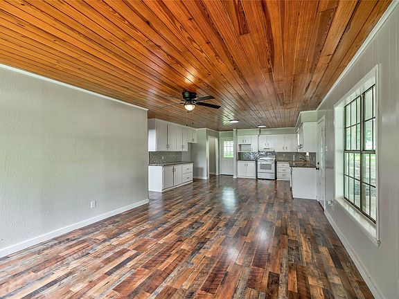 5th image of 428 Lakewood Dr