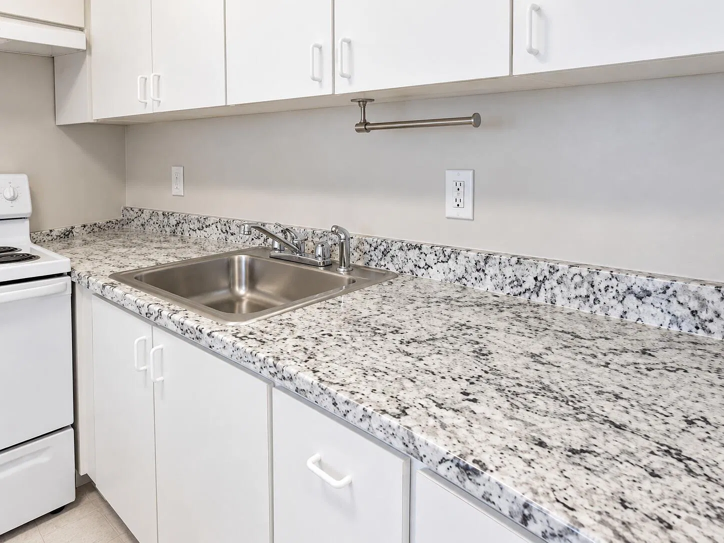 1 bed, 1.0 bath, 585 sqft, $1,600 — Photo 3