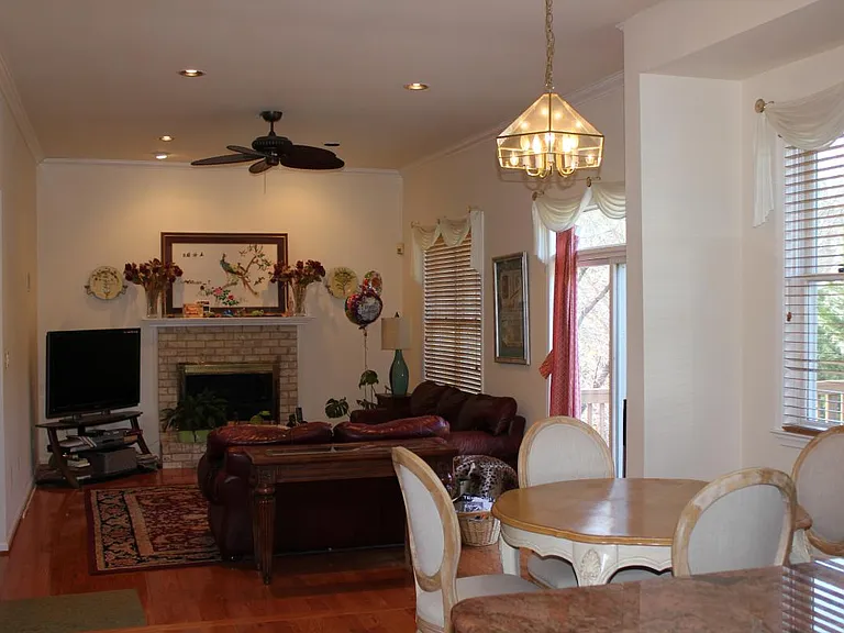 10006 Manor Pl — Photo 15
