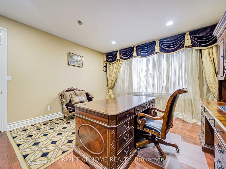 49 Arjay Cres — Photo 21