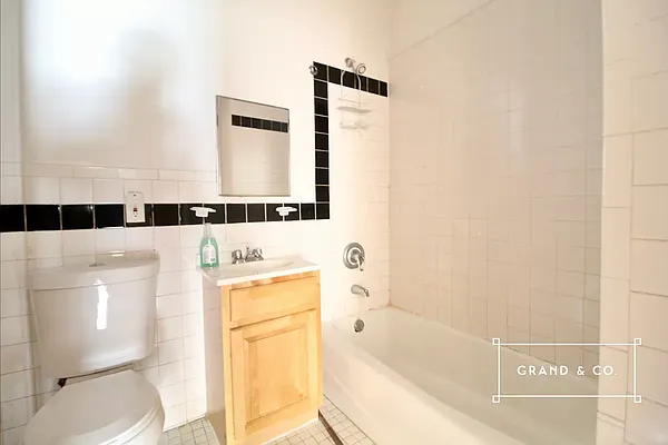 Rented by Grand & Co. | media 5