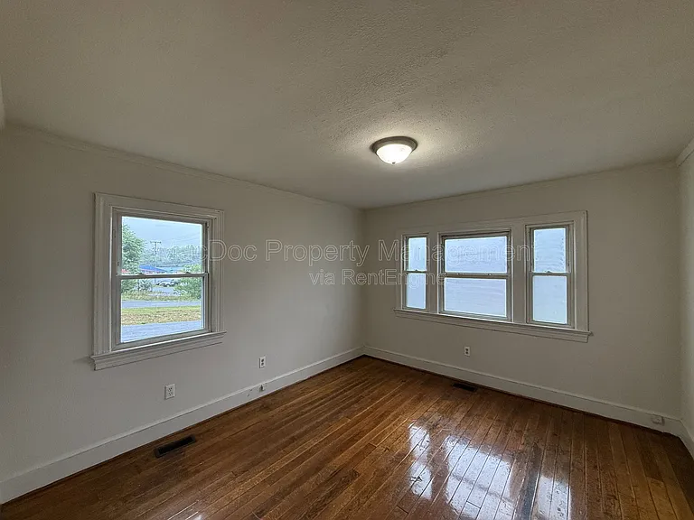 503 Pratt St — Photo 18