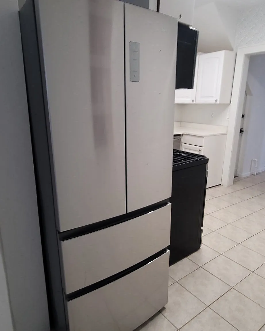 3 bed, 1600 sqft, $4,300 — Photo 3