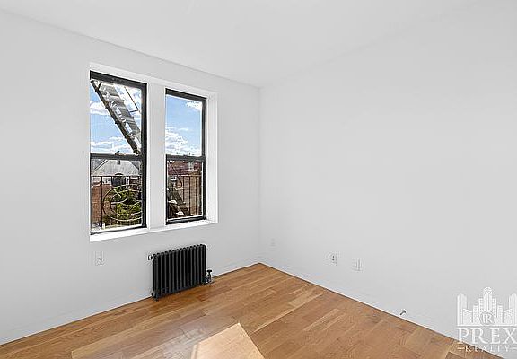 4th image of 227 Waverly Pl APT 5B
