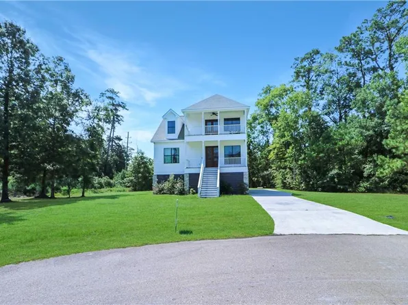 325 Oak Hollow Dr, Madisonville, LA 70447