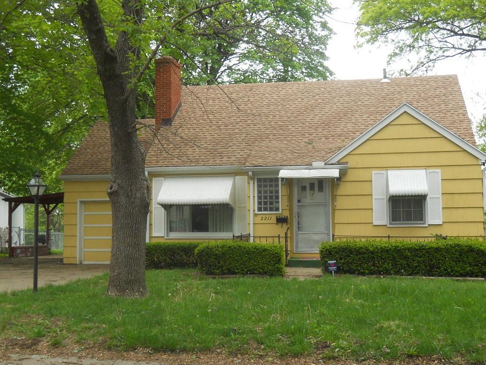 2211 Exterior