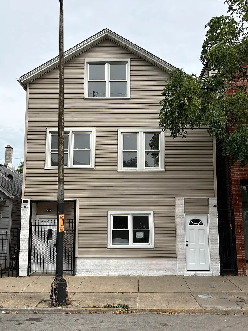 1635 N Kedzie Ave — Photo 1