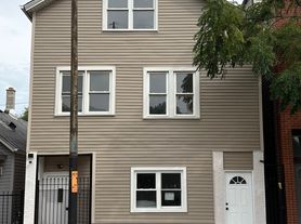 1635 N Kedzie Ave