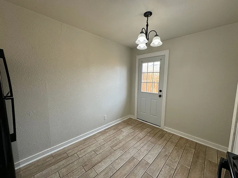 2316 Andover Dr — Photo 10