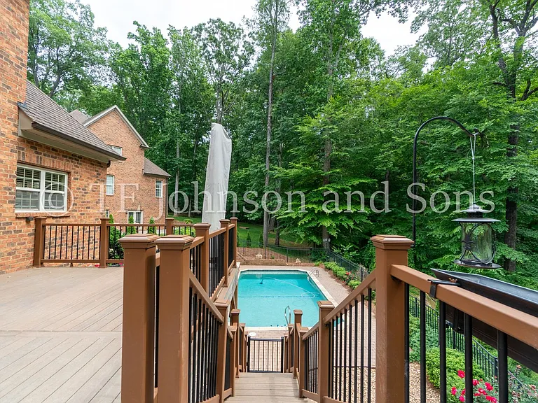 1112 Oakencroft Ct — Photo 56