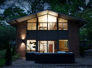 29900 Highmeadow Rd, Farmington Hills, MI 48334