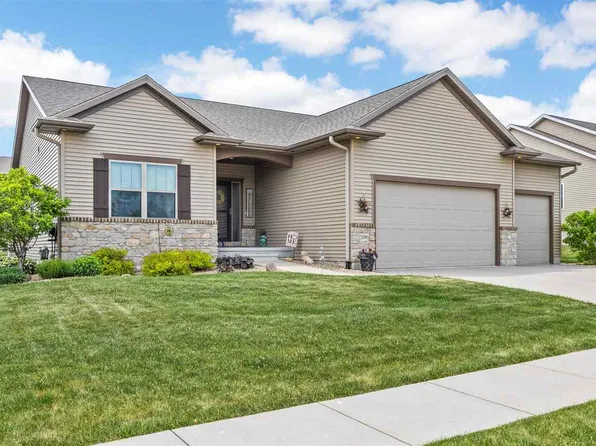 2090 Hillside Dr, Ely, IA 52227