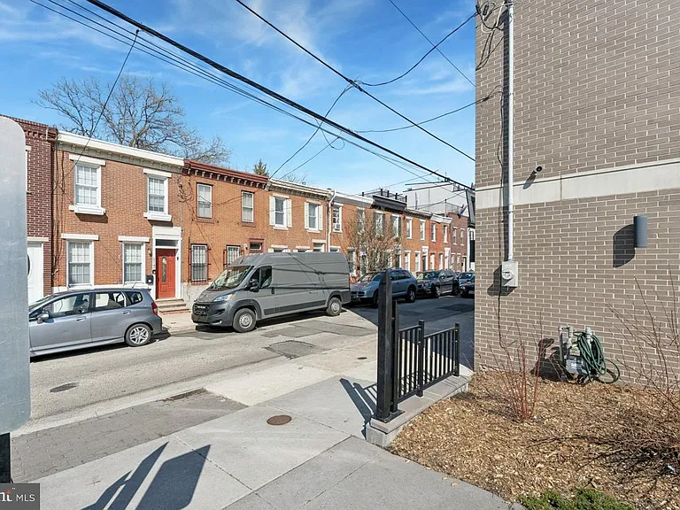 2139 Montrose St — Photo 21
