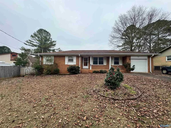 1818 Carson Ln NW, Huntsville, AL 35816