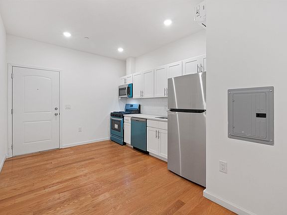 3rd image of 60 Cottage St APT 1C