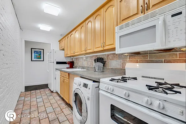 Rented by Cooper & Cooper Real Estate | media 25