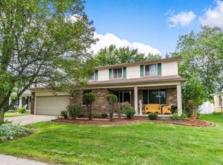 44994 N Spring Dr, Canton, MI 48187