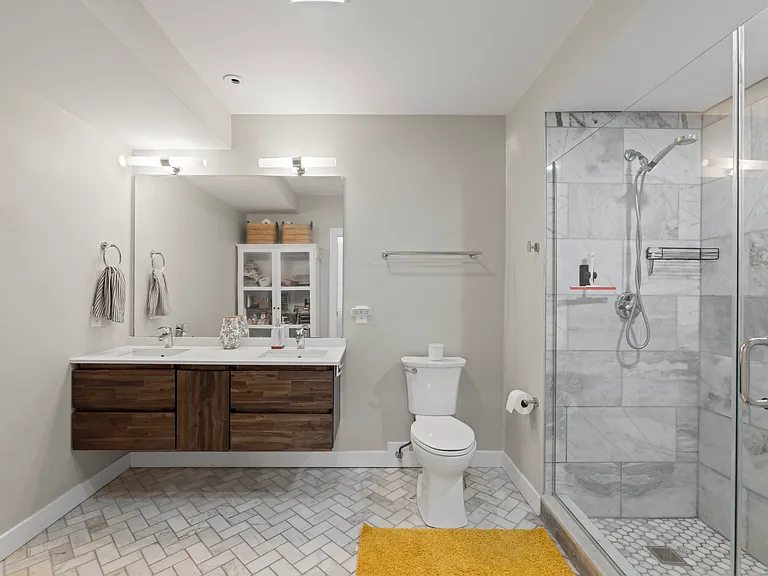 10-16 Everett St #204 — Photo 12