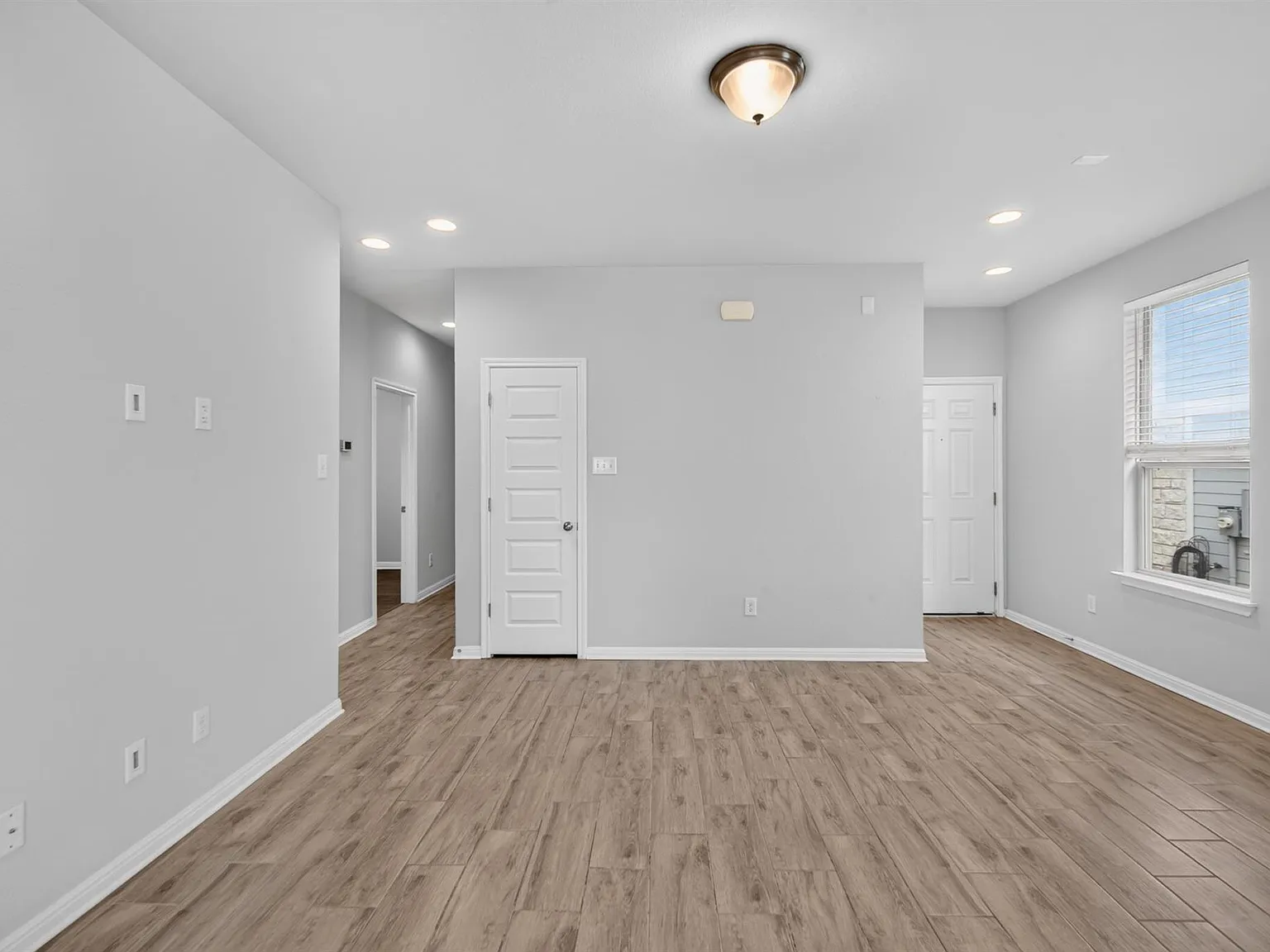 3 bed, 2.0 bath, 1017 sqft, $1,650 — Photo 4
