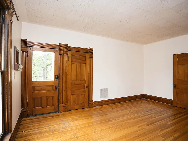 2399 Robinwood Ave — Photo 27