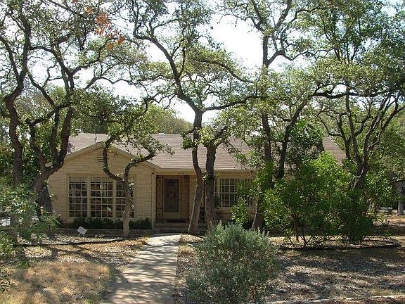 2nd image of 816 E Bluebonnet Dr
